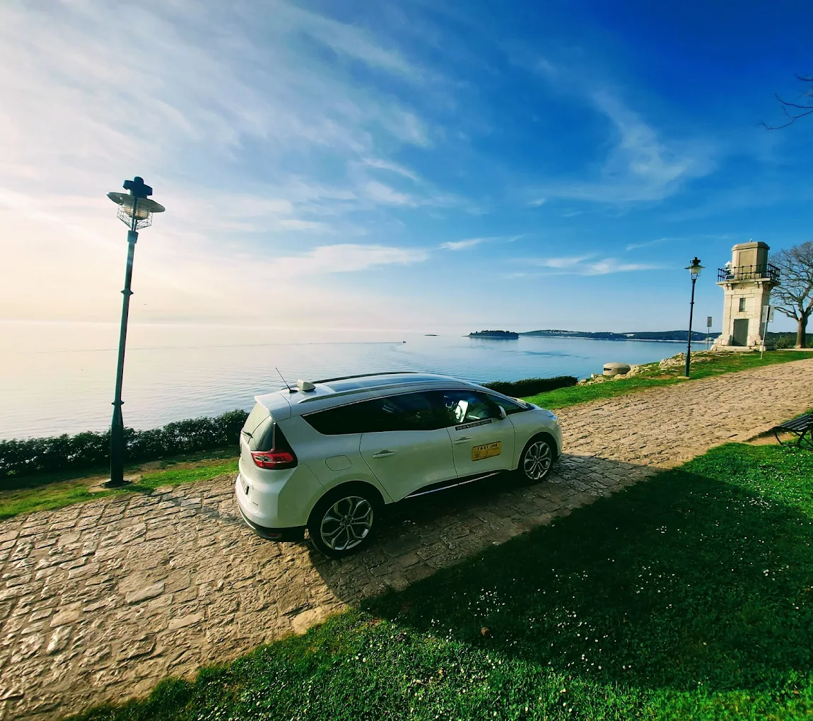 Professional taxi service in Rovinj - Hero image